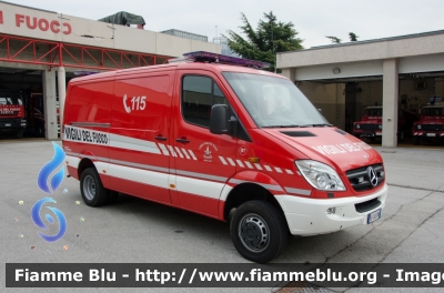 Mercedes-Benz Sprinter 4x4 III serie
Vigili del Fuoco
Unione Distrettuale Alto Garda e Ledro
Corpo Volontario di Riva del Garda (TN)
Allestimento Kofler Fahrzeugbau
VF 5K3 TN
Parole chiave: Mercedes_Benz Sprinter_4x4_IIIserie VF5K3TN