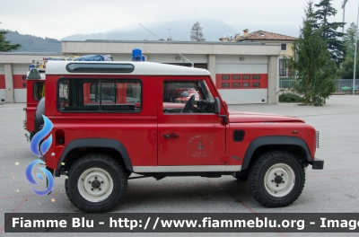 Land Rover Defender 90
Vigili del Fuoco
Unione Distrettuale Alto Garda e Ledro
Corpo Volontario di Riva del Garda (TN)
VF H19 TN
Parole chiave: Land_Rover Defender_90 VFH19TN