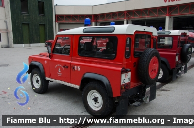 Land Rover Defender 90
Vigili del Fuoco
Distretto di Riva del Garda
Corpo Volontario di Riva del Garda (TN)
VF 3D1 TN
Parole chiave: Land_Rover Defender_90 VF3D1TN