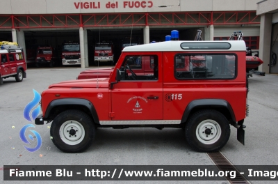 Land Rover Defender 90
Vigili del Fuoco
Distretto di Riva del Garda
Corpo Volontario di Riva del Garda (TN)
VF 3D1 TN
Parole chiave: Land_Rover Defender_90 VF3D1TN