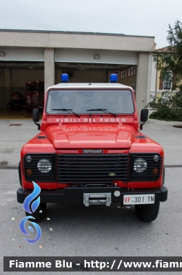 Land Rover Defender 90
Vigili del Fuoco
Distretto di Riva del Garda
Corpo Volontario di Riva del Garda (TN)
VF 3D1 TN
Parole chiave: Land_Rover Defender_90 VF3D1TN