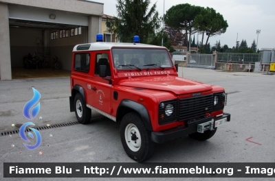 Land Rover Defender 90
Vigili del Fuoco
Distretto di Riva del Garda
Corpo Volontario di Riva del Garda (TN)
VF 3D1 TN
Parole chiave: Land_Rover Defender_90 VF3D1TN