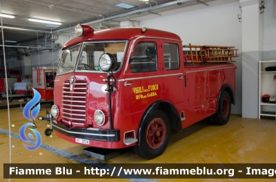 Fiat 640N
Vigili del Fuoco
Unione Distrettuale Alto Garda e Ledro
Corpo Volontario di Riva del Garda (TN)
Allestimento Bergomi
Appartenuta al
Corpo dei Vigili del Fuoco di Verona
VF 3724
VF 5F6 TN
Parole chiave: Fiat_640N VF5F6TN