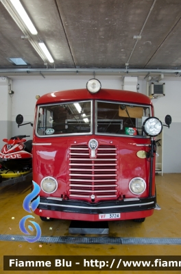 Fiat 640N
Vigili del Fuoco
Unione Distrettuale Alto Garda e Ledro
Corpo Volontario di Riva del Garda (TN)
Allestimento Bergomi
Appartenuta al
Corpo dei Vigili del Fuoco di Verona
VF 3724
VF 5F6 TN
Parole chiave: Fiat_640N VF5F6TN