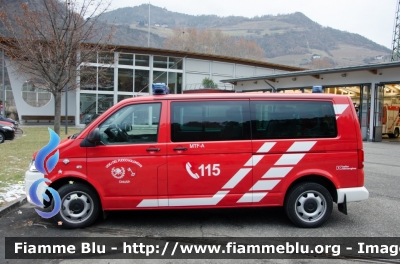 Volkswagen Transporter T5 Restyle
Vigili del Fuoco
Unione Distrettuale Valle Isarco
Corpo Volontario di Chiusa
Freiwillige Feuerwehr Klausen
Allestito Kofler Fahrzeugbau
VF FW3A6
Parole chiave: Volkswagen Transporter_T5 Restyle Vigili_del_Fuoco_Chiusa VFFW3A6