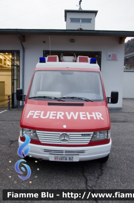 Mercedes-Benz Sprinter I serie
Vigili del Fuoco
Unione Distrettuale Valle Isarco
Corpo Volontario di Chiusa
Freiwillige Feuerwehr Klausen
VF 0TA BZ
Parole chiave: Mercedes_Benz sprinter_Iserie Vigili_del_Fuoco_Chiusa VF0TABZ