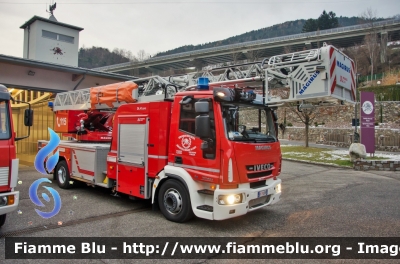 Iveco EuroCargo 160E30 III serie
Vigili del Fuoco
Unione Distrettuale Valle Isarco (BZ)
Bezirksverband Eisacktal
Veicolo ospitato dal corpo di Chiusa
Autoscala M32L-AT da 32 metri articolata allestimento Magirus
VF FW 38B
Parole chiave: Iveco EuroCargo_160E30_IIIserie VFFW38B