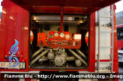 Mercedes-Benz 1320
Vigili del Fuoco
Unione Distrettuale Valle Isarco
Corpo Volontario di Chiusa
Freiwillige Feuerwehr Klausen
Allestito Lohr
Particolare Vano Posteriore
VF 0JF BZ
Parole chiave: Mercedes_Benz 1320 Vigili_del_Fuoco_Chiusa VF0JFBZ