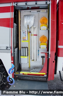 Man LE 10.220 4x4
Vigili del Fuoco 
Unione Distrettuale Alta Val Pusteria
Corpo Volontario di Dobbiaco
Freiwillige Feuerwehr Toblach 
Allestito Brandschutz
Particolare Primo Vano Laterale Destro
VF 19X BZ
Parole chiave: Man LE_10.220_4x4 VF19XBZ