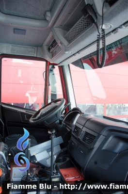 Iveco Trakker AD190T36W III serie
Vigili del Fuoco 
Unione Distrettuale Alta Val Pusteria
Corpo Volontario di Dobbiaco
Freiwillige Feuerwehr Toblach
Allestimento Magirus-Lohr
Cabina Anteriore
VF 278 BZ
Parole chiave: Iveco Trakker_AD190T36W_IIIserie VF278BZ