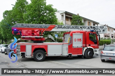 Iveco EuroCargo 180E32 IV serie
Vigili del Fuoco
 Comando Provinciale di Firenze
 Distaccamento di Firenze Ovest-Indiano
 AutoScala M32L da 32 metri
 Allestimento Magirus
 VF 29585
Parole chiave: Iveco EuroCargo_180E32_IVserie VF29585