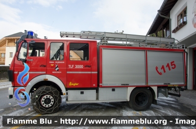 Mercedes-Benz 1428 4x4
Vigili del Fuoco
Unione Distrettuale Bassa Val Pusteria
Corpo Volontario di Riscone
Freiwillige Feuerwehr Reischach
Allestito Ziegler
VF 0AM BZ
Parole chiave: Mercedes-Benz 1428_4x4 VF0AMBZ