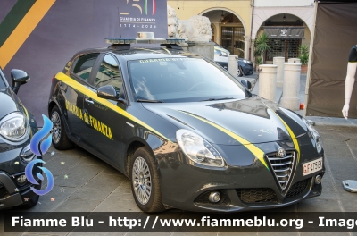 Alfa Romeo Nuova Giulietta
Guardia di Finanza
Allestimento NCT Nuova Carrozzeria Torinese
Decorazione Grafica Artlantis
GdiF 475 BK
Parole chiave: Alfa_Romeo Nuova_Giulietta GdiF475BK