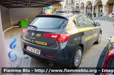 Alfa Romeo Nuova Giulietta
Guardia di Finanza
Allestimento NCT Nuova Carrozzeria Torinese
Decorazione Grafica Artlantis
GdiF 475 BK
Parole chiave: Alfa_Romeo Nuova_Giulietta GdiF475BK