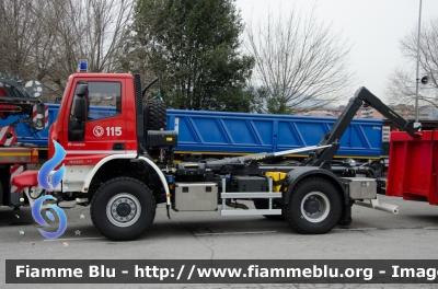 Iveco EuroCargo 150E30 4x4 III serie
Vigili del Fuoco
 Comando Provinciale di Brescia
 Autocarro Scarrabile Allestimento Magirus-Molinari
 VF 28227 
Parole chiave: Iveco EuroCargo_150E30_4x4_IIIserie VF28227