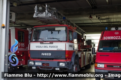 Iveco 190-26
Vigili del Fuoco
Comando Provinciale di Massa Carrara
Distaccamento Permanente di Aulla
AutoScala da 30 metri allestimento Iveco-Magirus 
VF 16771
Parole chiave: Iveco 190_26 VF16771