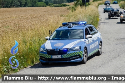 Skoda Superb Wagon III serie restyle
Polizia di Stato
Polizia Stradale
Allestimento Focaccia
POLIZIA M6371
Auto 4
In scorta alla Mille Miglia 2023
Parole chiave: Skoda Superb_Wagon_IIIserie restyle POLIZIA_M6371