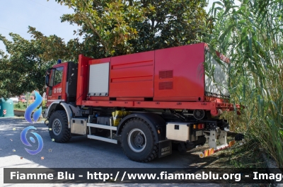 Iveco EuroCargo 150E30 4x4 III serie
Vigili del Fuoco
Comando Provinciale di Pisa
Autocarro Scarrabile Allestimento Magirus-Molinari
VF 27513
Parole chiave: Iveco EuroCargo_150E30_4x4_IIIserie VF27513