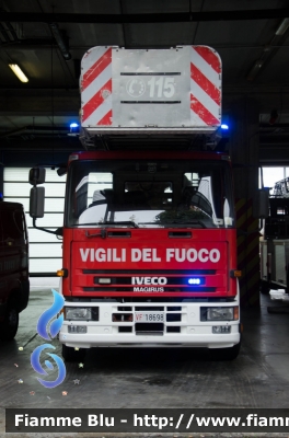 Iveco EuroFire 150E27 I serie
Vigili del Fuoco
Comando Provinciale di La Spezia
Ex Comando Provinciale di Genova
AutoScala da 27 metri allestimento Iveco-Magirus
VF 18698
Parole chiave: Iveco EuroFire_150E27_Iserie VF18698