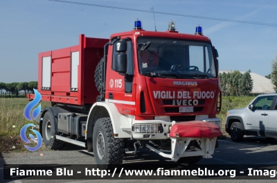 Iveco EuroCargo 150E30 4x4 III serie
Vigili del Fuoco
Comando Provinciale di Pisa
Autocarro Scarrabile Allestimento Magirus-Molinari
VF 27513
Parole chiave: Iveco EuroCargo_150E30_4x4_IIIserie VF27513