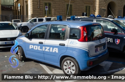 Fiat Nuova Panda II serie
Polizia di Stato
Allestimento NCT Nuova Carrozzeria Torinese
Decorazione Grafica Artlantis
POLIZIA H9848
Parole chiave: Fiat Nuova_Panda_IIserie POLIZIA_H9848