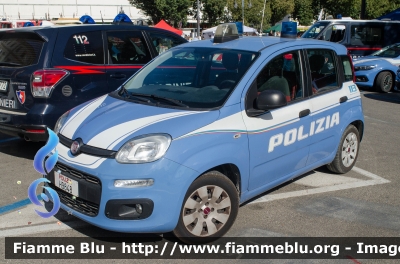 Fiat Nuova Panda II serie
Polizia di Stato
Allestimento NCT Nuova Carrozzeria Torinese
Decorazione Grafica Artlantis
POLIZIA H9848
Parole chiave: Fiat Nuova_Panda_IIserie POLIZIA_H9848