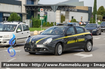 Alfa Romeo Nuova Giulietta
Guardia di Finanza
Allestimento NCT Nuova Carrozzeria Torinese
Decorazione Grafica Artlantis
GdiF 411 BK
Parole chiave: Alfa_Romeo Nuova_Giulietta GdiF411BK