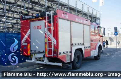 Iveco EuroFire 140E28 4x4 I serie
Vigili del Fuoco
Comando Provinciale di Lucca
AutoPompaSerbatoio allestimento Iveco-Magirus
VF 22690
Parole chiave: Iveco EuroFire_140E28_4x4_Iserie VF22690