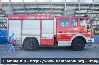 Iveco EuroFire 140E28 4x4 I serie
Vigili del Fuoco
Comando Provinciale di Lucca
AutoPompaSerbatoio allestimento Iveco-Magirus
VF 22690
Parole chiave: Iveco EuroFire_140E28_4x4_Iserie VF22690