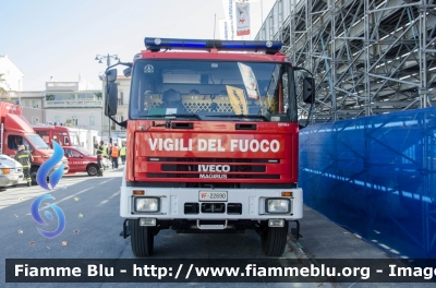 Iveco EuroFire 140E28 4x4 I serie
Vigili del Fuoco
Comando Provinciale di Lucca
AutoPompaSerbatoio allestimento Iveco-Magirus
VF 22690
Parole chiave: Iveco EuroFire_140E28_4x4_Iserie VF22690