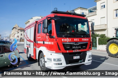 Man TGM 15.250 III serie
Vigili del Fuoco
Comando Provinciale di Lucca
Distaccamento Permanente di Viareggio
AutoPompaSerbatoio allestimento BAI
VF 31744
Parole chiave: Man TGM_15_250_IIIserie VF31744