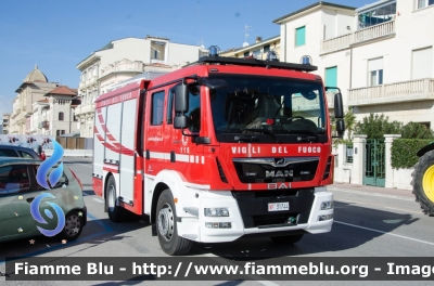 Man TGM 15.250 III serie
Vigili del Fuoco
Comando Provinciale di Lucca
Distaccamento Permanente di Viareggio
AutoPompaSerbatoio allestimento BAI
VF 31744
Parole chiave: Man TGM_15_250_IIIserie VF31744