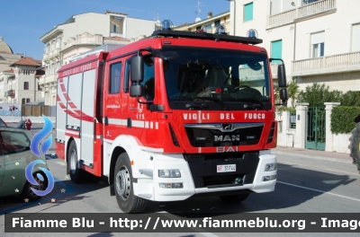 Man TGM 15.250 III serie
Vigili del Fuoco
Comando Provinciale di Lucca
Distaccamento Permanente di Viareggio
AutoPompaSerbatoio allestimento BAI
VF 31744
Parole chiave: Man TGM_15_250_IIIserie VF31744