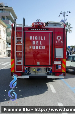 Man TGM 15.250 III serie
Vigili del Fuoco
Comando Provinciale di Lucca
Distaccamento Permanente di Viareggio
AutoPompaSerbatoio allestimento BAI
VF 31744
Parole chiave: Man TGM_15_250_IIIserie VF31744