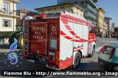 Man TGM 15.250 III serie
Vigili del Fuoco
Comando Provinciale di Lucca
Distaccamento Permanente di Viareggio
AutoPompaSerbatoio allestimento BAI
VF 31744
Parole chiave: Man TGM_15_250_IIIserie VF31744