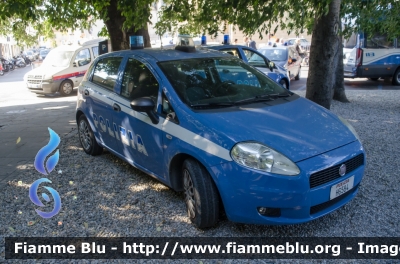 Fiat Grande Punto
Polizia di Stato
POLIZIA H6584
Parole chiave: Fiat Grande_Punto POLIZIAH6584