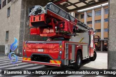 Iveco EuroCargo 180E32 IV serie
Vigili del Fuoco
Comando Provinciale di Milano
AutoScala M39L da 39 metri allestimento Magirus
VF 27921
Parole chiave: Iveco EuroCargo_180E32_IVserie Vigili_del_Fuoco Comando_Provinciale_Milano VF27921