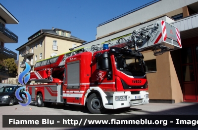 Iveco EuroCargo 160E32 IV serie 
Vigili del Fuoco
Unione Distrettuale Merano (BZ)
Bezirksverband Meran
Veicolo ospitato dal Corpo di Merano
Autoscala M32L-AT da 32 metri articolata allestimento Magirus
VF FW 3BD
Parole chiave: Iveco EuroCargo_160E32_IVserie Vigili_del_Fuoco Unione_Distrettuale_Merano VF_FW_3BD