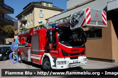 Iveco EuroCargo 160E32 IV serie 
Vigili del Fuoco
Unione Distrettuale Merano (BZ)
Bezirksverband Meran
Veicolo ospitato dal Corpo di Merano
Autoscala M32L-AT da 32 metri articolata allestimento Magirus
VF FW 3BD
Parole chiave: Iveco EuroCargo_160E32_IVserie Vigili_del_Fuoco Unione_Distrettuale_Merano VF_FW_3BD