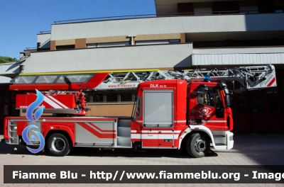 Iveco EuroCargo 160E32 IV serie
Vigili del Fuoco
Unione Distrettuale Merano (BZ)
Bezirksverband Meran
Veicolo ospitato dal Corpo di Merano
Autoscala M32L-AT da 32 metri articolata allestimento Magirus
VF FW 3BD
Parole chiave: Iveco EuroCargo_160E32_IVserie Vigili_del_Fuoco Unione_Distrettuale_Merano VF_FW_3BD