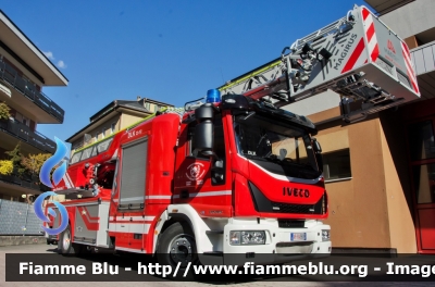 Iveco EuroCargo 160E32 IV serie
Vigili del Fuoco
Unione Distrettuale Merano (BZ)
Bezirksverband Meran
Veicolo ospitato dal Corpo di Merano
Autoscala M32L-AT da 32 metri articolata allestimento Magirus
VF FW 3BD
Parole chiave: Iveco EuroCargo_160E32_IVserie Vigili_del_Fuoco Unione_Distrettuale_Merano VF_FW_3BD