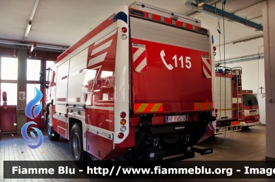 Iveco Trakker AT190T41W II serie
Vigili del Fuoco
Unione Distrettuale Merano (BZ)
Bezirksverband Meran
Veicolo ospitato dal corpo di Merano
Polisoccorso a trazione integrale (4x4) allestimento Iveco-Magirus
VF FW 37A
Parole chiave: Iveco Trakker_AT190T41W_IIserie Vigili_del_Fuoco Unione_Distrettuale_Merano VF_FW_37A