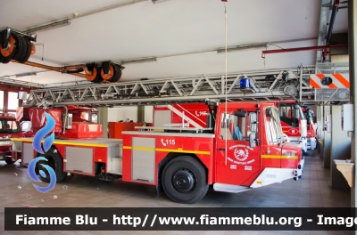 Iveco Magirus 120-25
Vigili del Fuoco
Unione Distrettuale Merano
Corpo Volontario di Merano (BZ)
Freiwillige Feuerwehr Meran
VF 06X BZ
Parole chiave: Iveco-Magirus 120-25 VF06XBZ