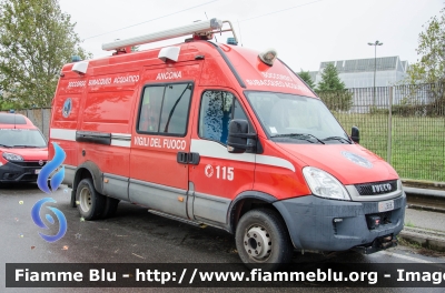 Iveco Daily IV serie restyle
Vigili del Fuoco
Comando Provinciale di Ancona
Nucleo Soccorso Subacqueo Acquatico
Allestimento Elevox
VF 26582
Parole chiave: Iveco Daily_IVserie restyle VF26582