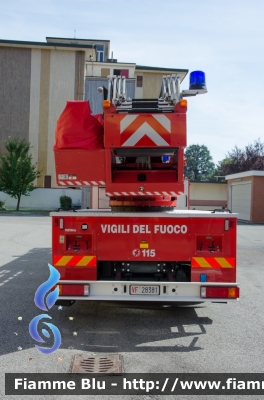 Iveco EuroFire 150E27 I serie
Vigili del Fuoco
Comando Provinciale di Milano
Distaccamento Volontario di Magenta
AutoScala allestimento Iveco-Magirus
Ricondizionata Fortini 
VF 28381
Parole chiave: Iveco EuroFire_150E27_Iserie Vigili_del_Fuoco Comando_Provinciale_Milano VF28381