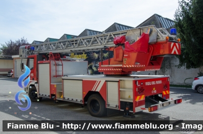 Iveco EuroFire 150E27 I serie
Vigili del Fuoco
Comando Provinciale di Milano
Distaccamento Volontario di Magenta
AutoScala allestimento Iveco-Magirus
Ricondizionata Fortini 
VF 28381
Parole chiave: Iveco EuroFire_150E27_Iserie Vigili_del_Fuoco Comando_Provinciale_Milano VF28381