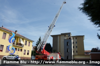 Iveco EuroFire 150E27 I serie
Vigili del Fuoco
Comando Provinciale di Milano
Distaccamento Volontario di Magenta
AutoScala allestimento Iveco-Magirus
Ricondizionata Fortini 
VF 28381
Parole chiave: Iveco EuroFire_150E27_Iserie Vigili_del_Fuoco Comando_Provinciale_Milano VF28381