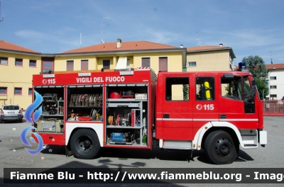 Iveco EuroFire 150E27 I serie
Vigili del Fuoco
Comando Provinciale di Milano
Distaccamento Volontario di Magenta
AutoPompaSerbatoio allestimento Iveco-Magirus
Ricondizionata Fortini
VF 18197
Parole chiave: Iveco EuroFire_150E27_Iserie Vigili_del_Fuoco Comando_Provinciale_Milano VF18197