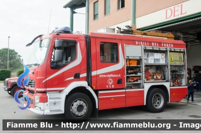 Volvo FL 290 III serie
Vigili del Fuoco
Comando Provinciale di Pistoia
Distaccamento Permanente di Montecatini Terme
AutoPompaSerbatoio allestimento Bai
VF 26502
Parole chiave: Volvo FL_290_IIIserie VF26502