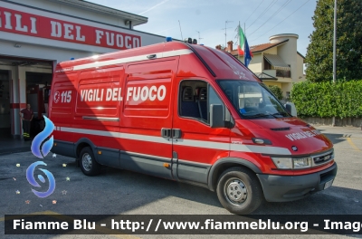 Iveco Daily III serie
Vigili del Fuoco
Comando Provinciale di Milano
Distaccamento Volontario di Corbetta (MI)
Polissoccorso e carro ventilazione allestito Fortini
VF 27525
Parole chiave: Iveco Daily_IIIserie Vigili_del_Fuoco Comando_Provinciale_Milano VF27525